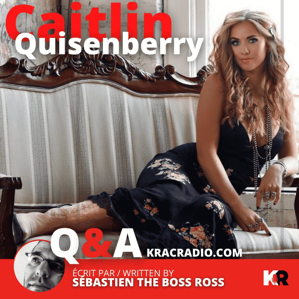 Caintlin Quisenberry seduta sul divano a rilassarsi